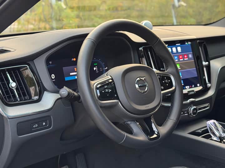 Volvo XC60 Hybrid 2025 2025款 插电式混动 长续航四驱智远极夜黑版