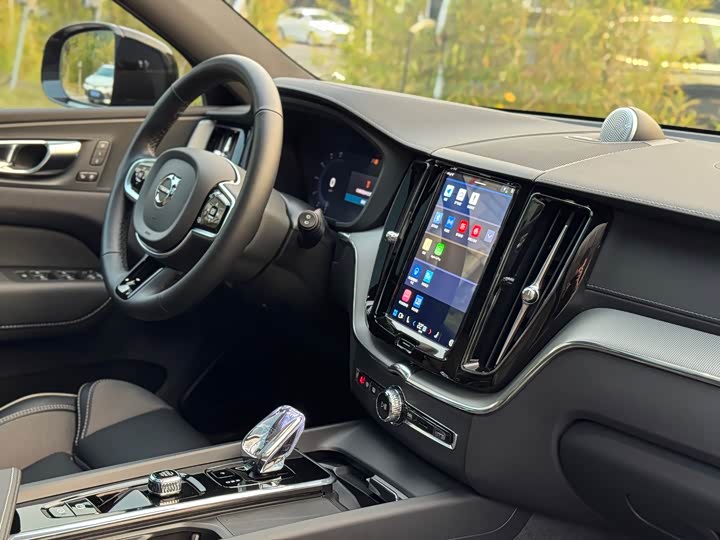 Volvo XC60 Hybrid 2025 2025款 插电式混动 长续航四驱智远极夜黑版