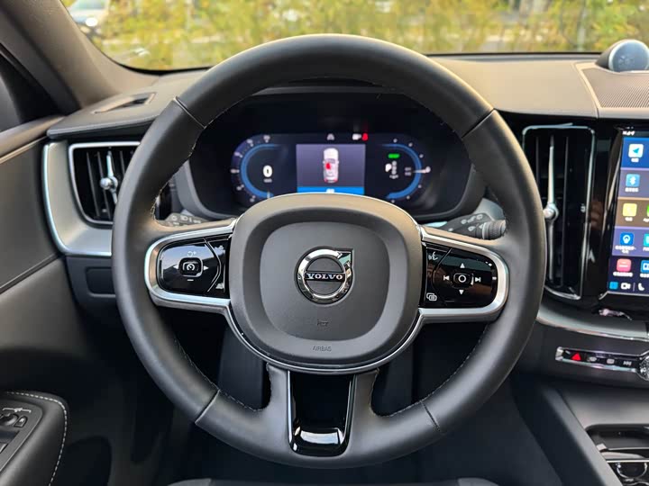 Volvo XC60 Hybrid 2025 2025款 插电式混动 长续航四驱智远极夜黑版