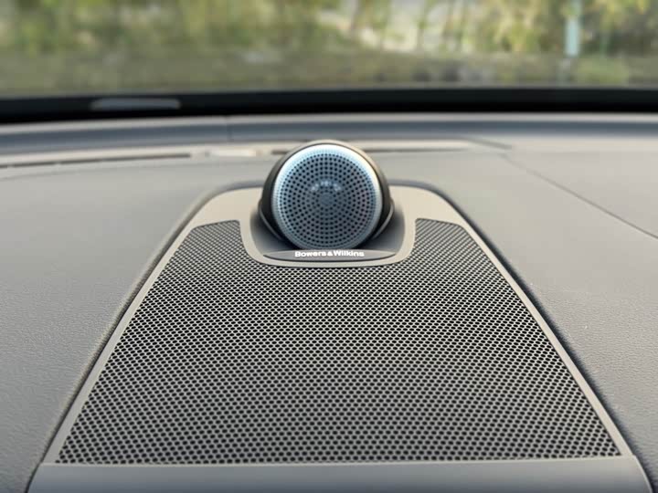 Volvo XC60 Hybrid 2025 2025款 插电式混动 长续航四驱智远极夜黑版