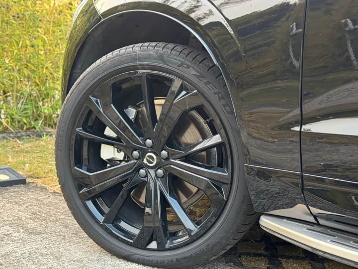 Volvo XC60 Hybrid 2025 2025款 插电式混动 长续航四驱智远极夜黑版