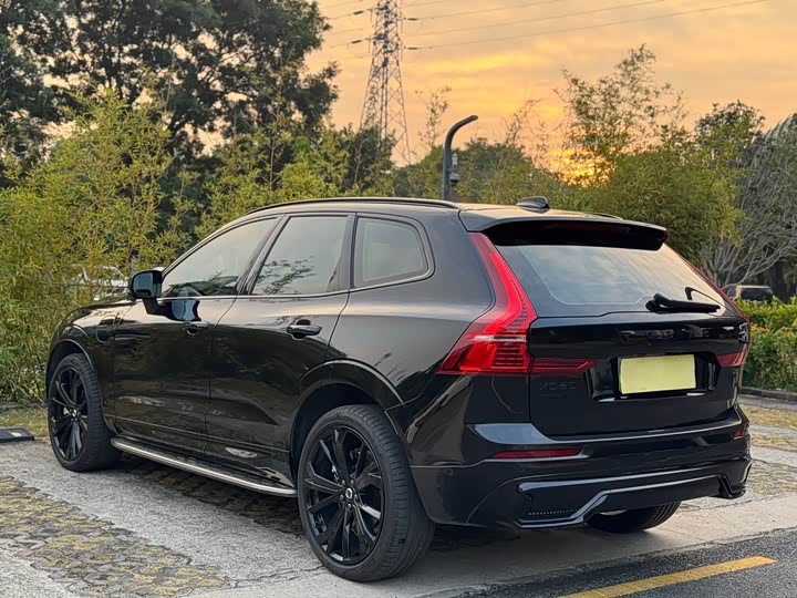 Volvo XC60 Hybrid 2025 2025款 插电式混动 长续航四驱智远极夜黑版