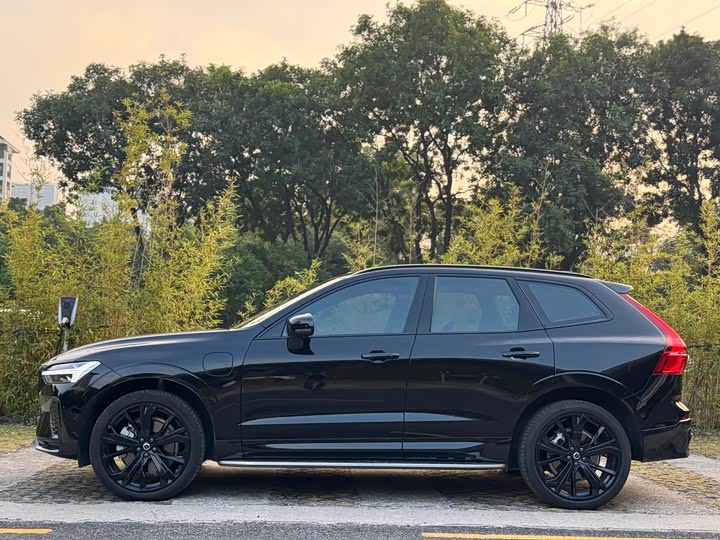 Volvo XC60 Hybrid 2025 2025款 插电式混动 长续航四驱智远极夜黑版
