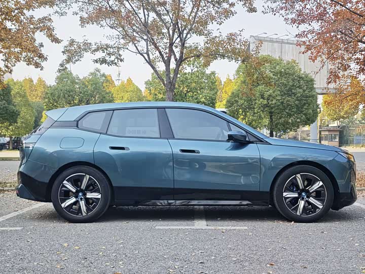 2023 BMW iX