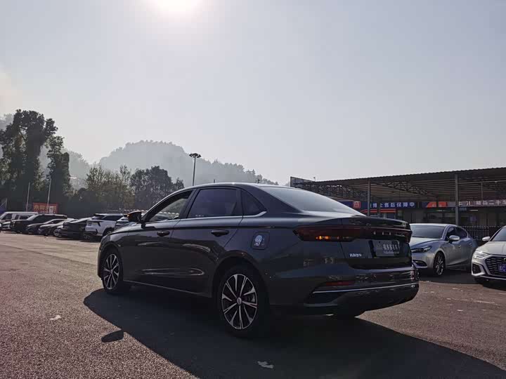 Geely Emgrand 2025 2025款 第4代 1.5L CVT尊贵型