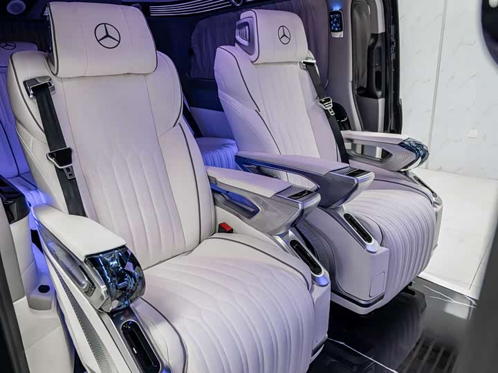 Mercedes-Benz Vito 2024 2024款 2.0T 商务版 7座
