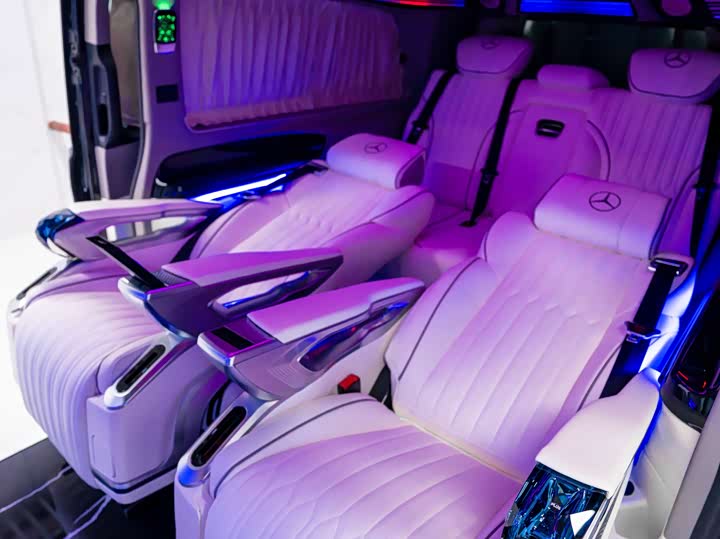 Mercedes-Benz Vito 2024 2024款 2.0T 商务版 7座