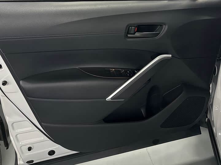 Toyota Corolla Cross 2024 2024款 2.0L 智能电混双擎 先锋版