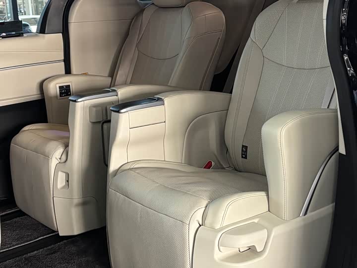 Toyota Sienna 2024 2024款 2.5L混动 臻享尊贵版