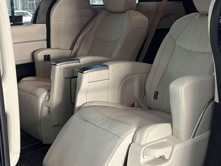 Toyota Sienna 2024 2024款 2.5L混动 臻享尊贵版