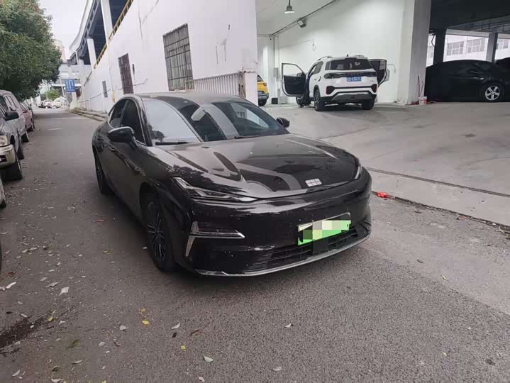 Geely Galaxy Starshine 8 EM-i 2025 2025款 130km EM-i 尊贵版