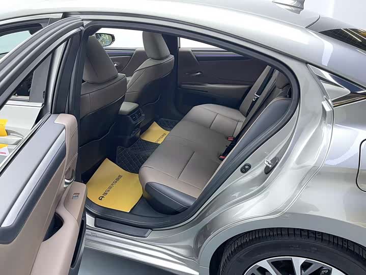 Lexus ES 2025 2025款 300h 臻享版