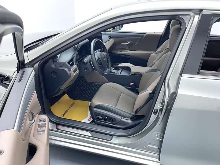 Lexus ES 2025 2025款 300h 臻享版