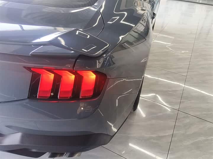 Ford Mustang 2024 2024款 2.3T EcoBoost 硬顶性能版