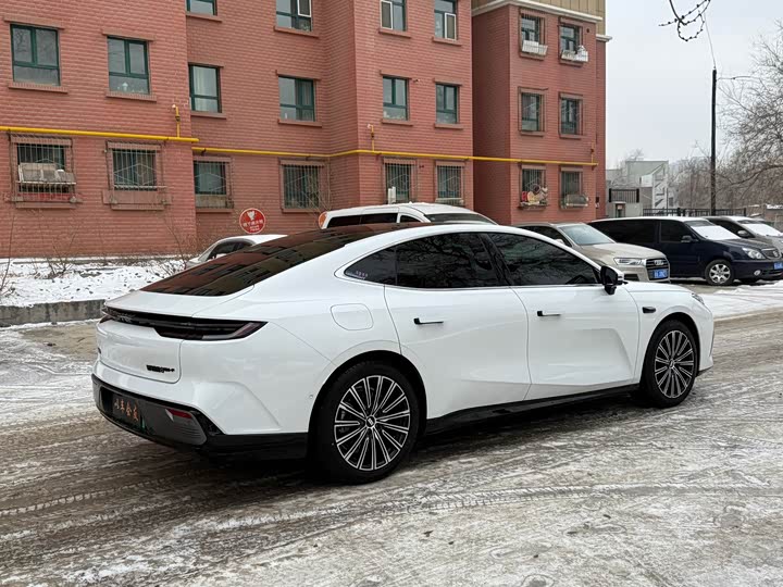 Geely Galaxy Starshine 8 EM-i 2025 2025款 130km EM-P 星舰版