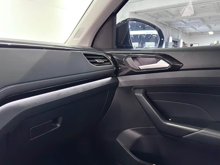 Volkswagen Tharu 2025 2025款 新锐 300TSI 锐享版