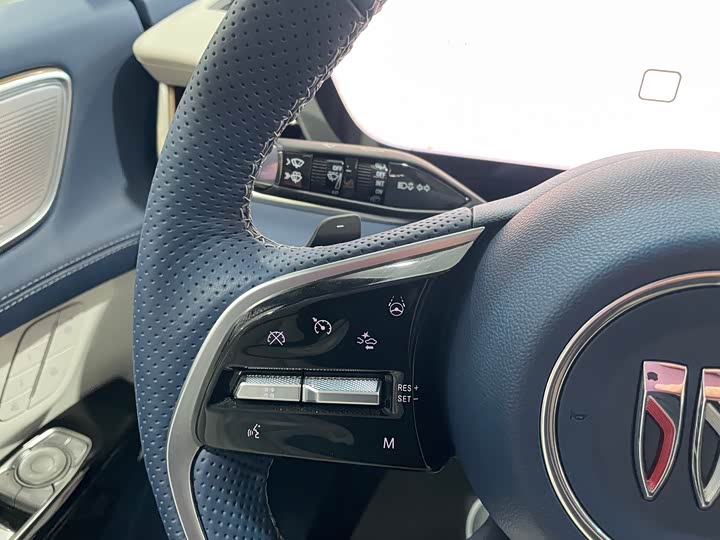 Buick GL8 Century 2025 2025款 2.0T 七座蕴世版