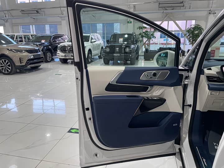 Buick GL8 Century 2025 2025款 2.0T 七座蕴世版