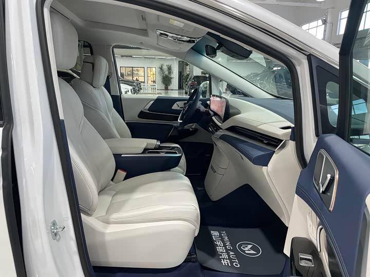 Buick GL8 Century 2025 2025款 2.0T 七座蕴世版