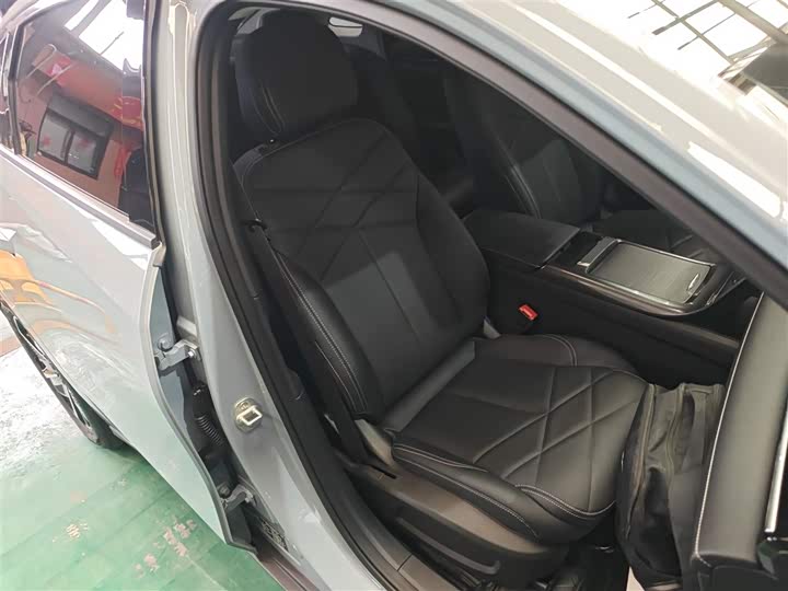 Geely Galaxy L6 2024 2024款 125km PLUS 龙腾版