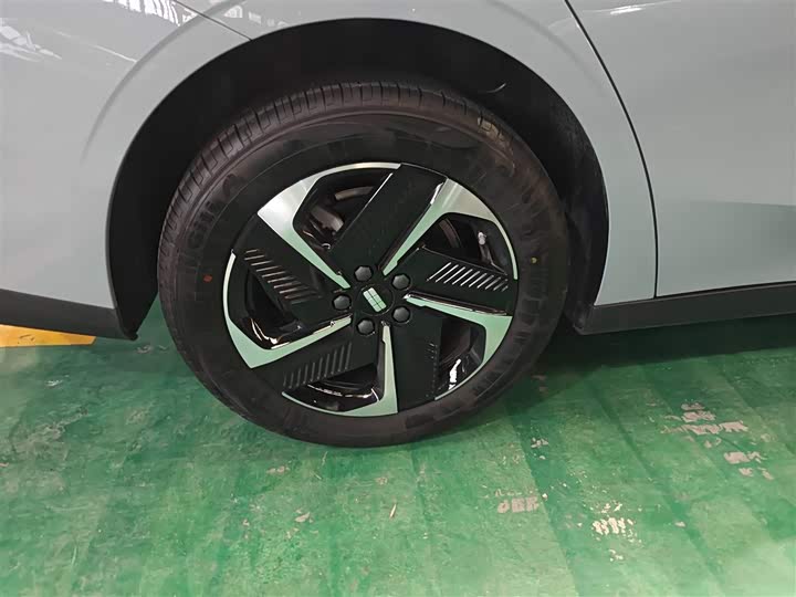 Geely Galaxy L6 2024 2024款 125km PLUS 龙腾版