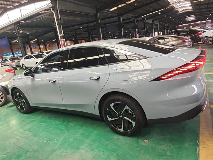 Geely Galaxy L6 2024 2024款 125km PLUS 龙腾版