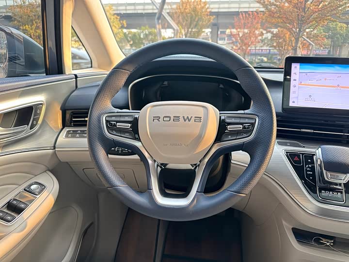 Roewe iMax 8 2023 2023款 400TGI 尊享版