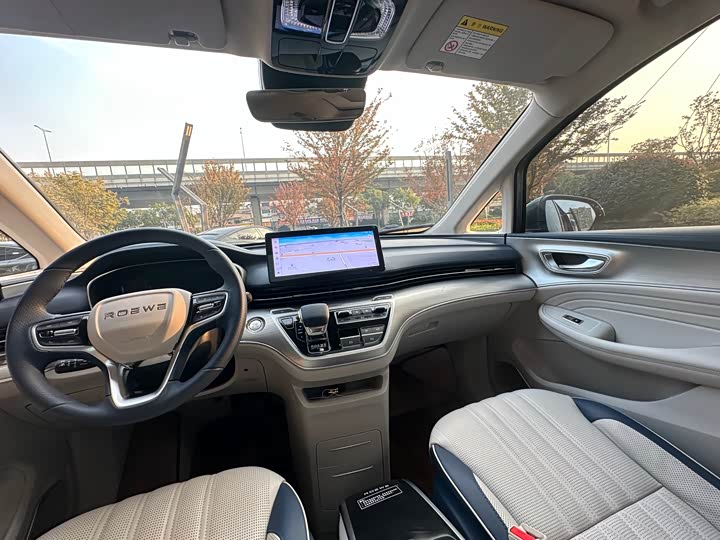 Roewe iMax 8 2023 2023款 400TGI 尊享版