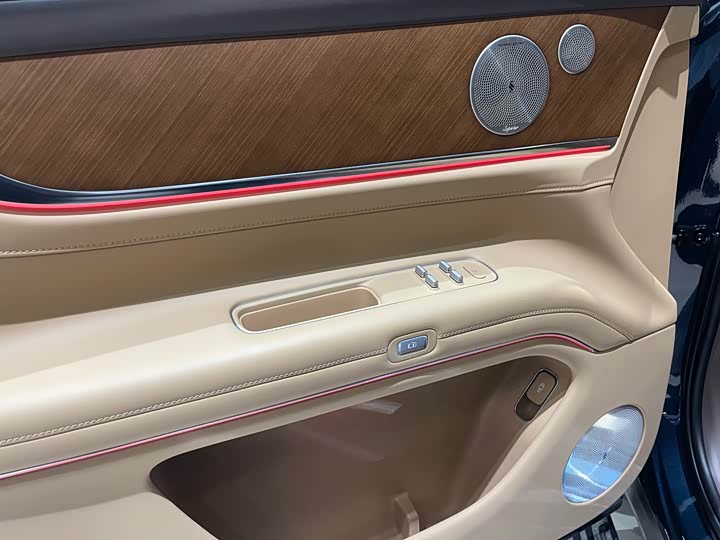 Aito M9 2025 2025款 增程 Ultra版 52kWh 6座版