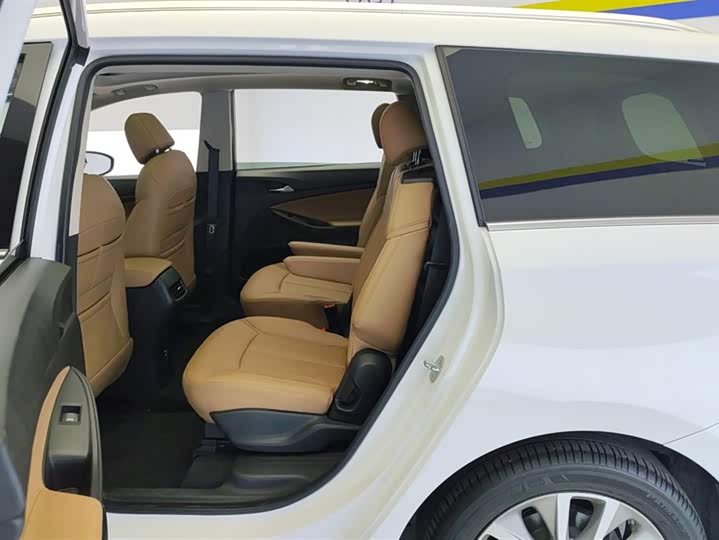 Buick GL6 2021 2021款 323T 轻混动互联豪华型