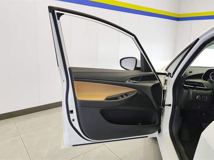 Buick GL6 2021 2021款 323T 轻混动互联豪华型