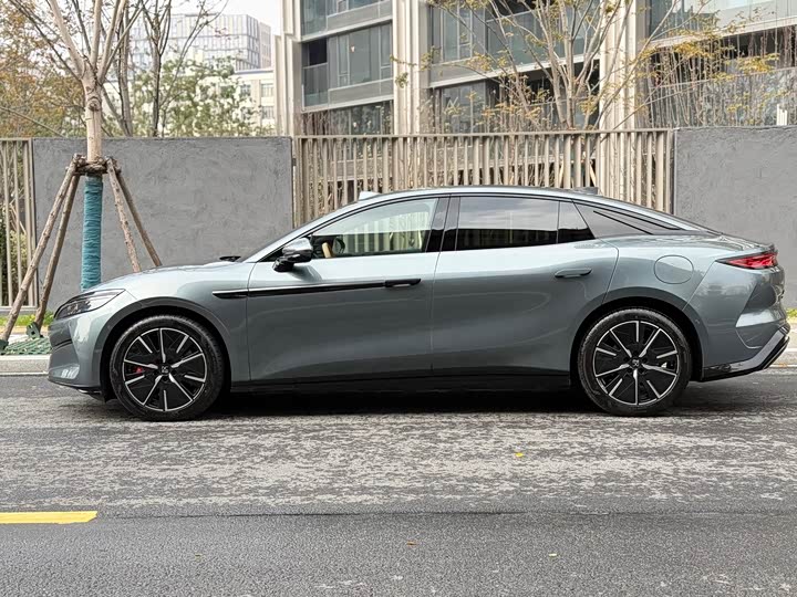 BYD Han L 2025 2025款 DM-i 200KM激光雷达旗舰型