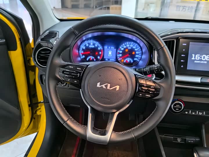 Kia KX1 2021 2021款 1.4L CVT趣享天窗款