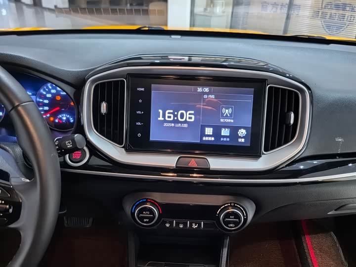 Kia KX1 2021 2021款 1.4L CVT趣享天窗款