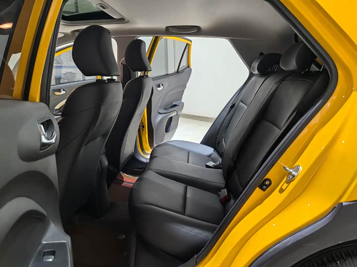 Kia KX1 2021 2021款 1.4L CVT趣享天窗款