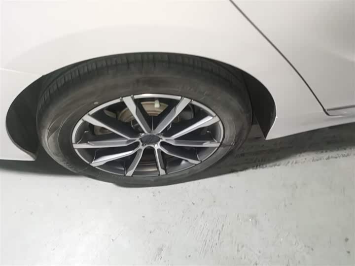 Geely Emgrand GT 2021 2021款 1.8T 领航版+