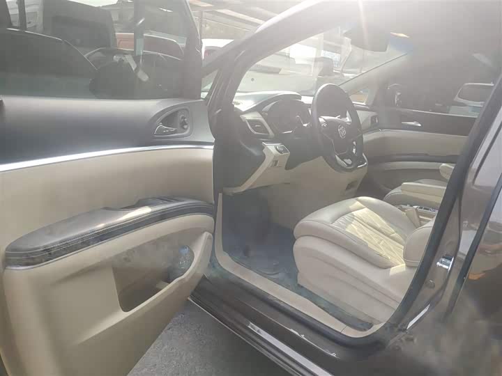 Buick GL8 ES 2023 2023款 改款 陆上公务舱 豪华型