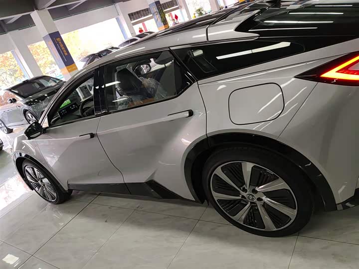 2025 Toyota bZ5