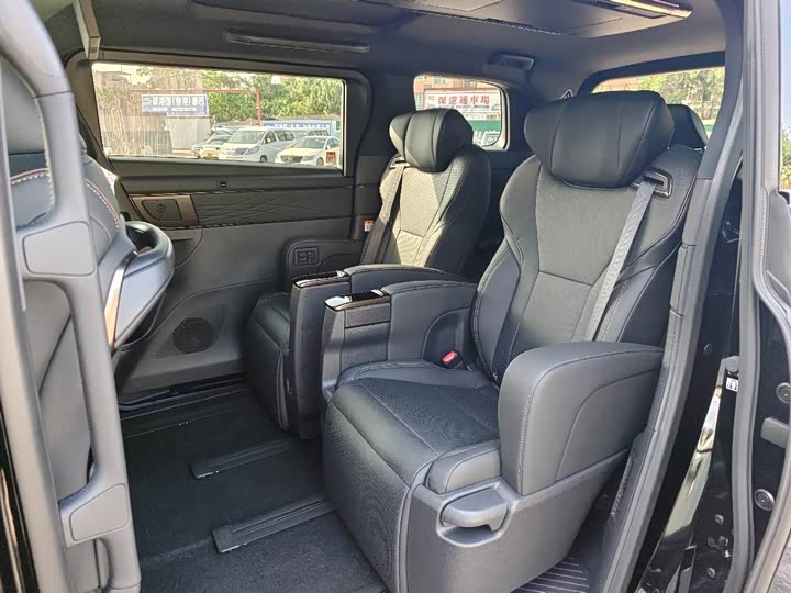 Toyota Alphard 2025 2025款 双擎 2.5L 尊贵黄金版