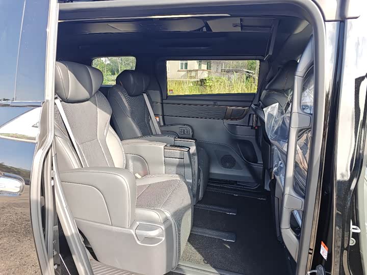 Toyota Alphard 2025 2025款 双擎 2.5L 尊贵黄金版