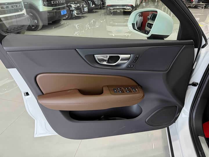 Volvo S60 2026 2026款 B4 智逸豪华版