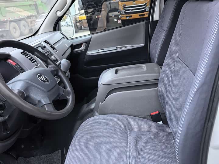 Foton G7 2021 2021款 2.4L汽油商运版长轴高顶6座明窗4K22D4M