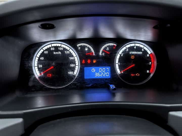 Foton G7 2021 2021款 2.4L汽油商运版长轴高顶6座明窗4K22D4M