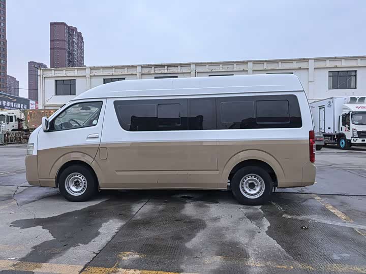Foton G7 2021 2021款 2.4L汽油商运版长轴高顶6座明窗4K22D4M