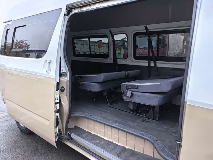 Foton G7 2021 2021款 2.4L汽油商运版长轴高顶6座明窗4K22D4M