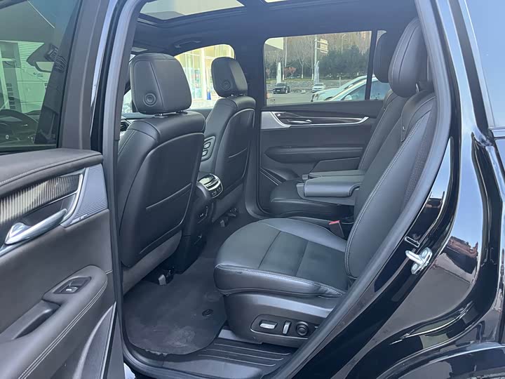 Cadillac XT6 2025 2025款 2.0T 六座四驱尊贵行政黑标版