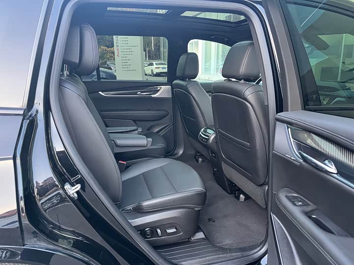 Cadillac XT6 2025 2025款 2.0T 六座四驱尊贵行政黑标版