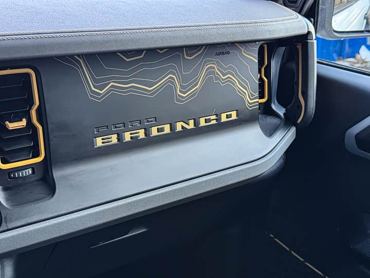 Ford Bronco 2024 2024款 2.3T 荒地