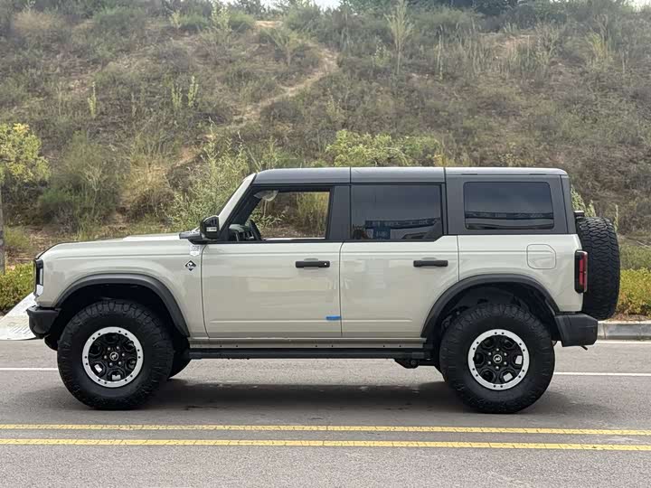 Ford Bronco 2024 2024款 2.3T 长滩大脚越野版
