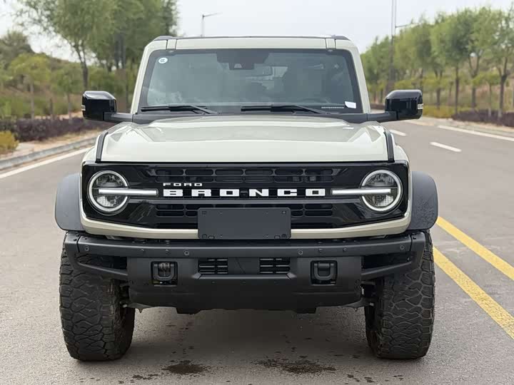 Ford Bronco 2024 2024款 2.3T 长滩大脚越野版
